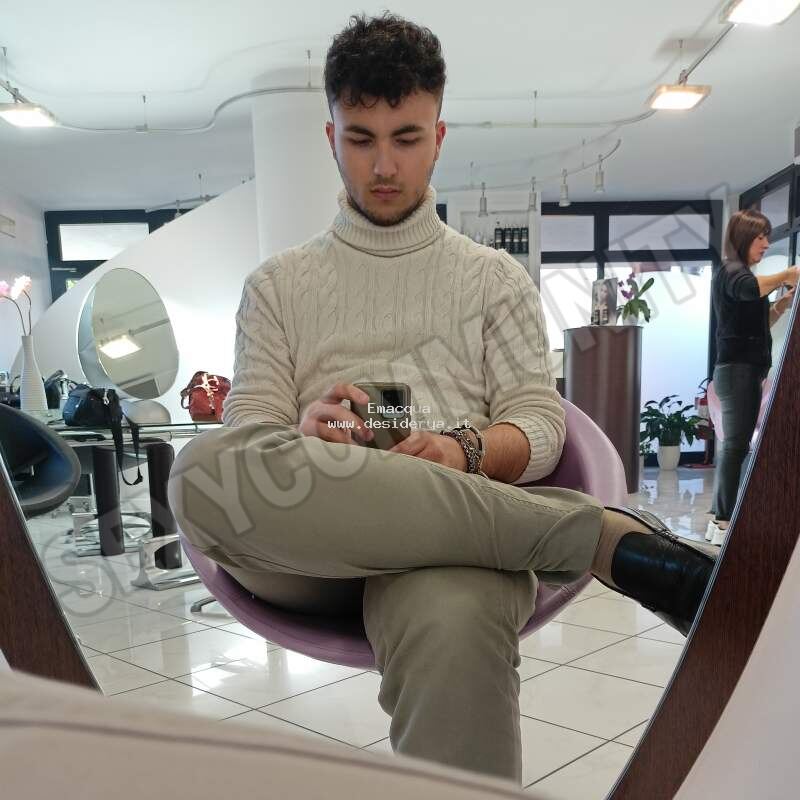 Emacqua5883886